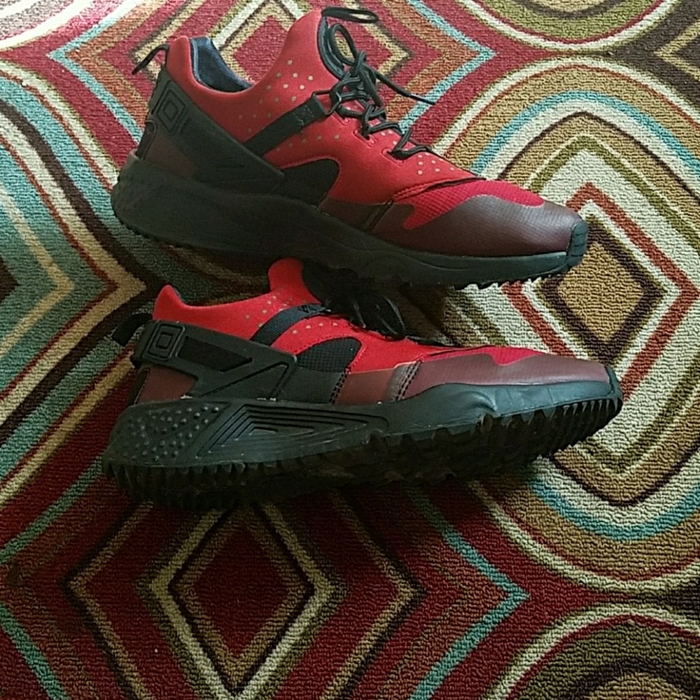 Red Nike Air Huraches Utility